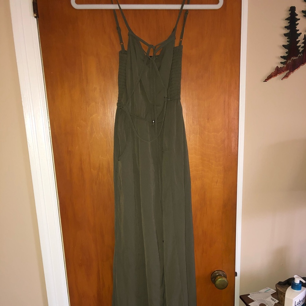 π«SOLDπ«NWT Olive Pant Suit/matching Scrunchie π - Picture 4 of 12